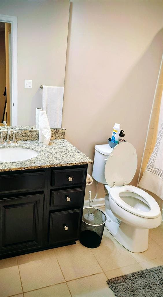 Furnitured Room With Private bath