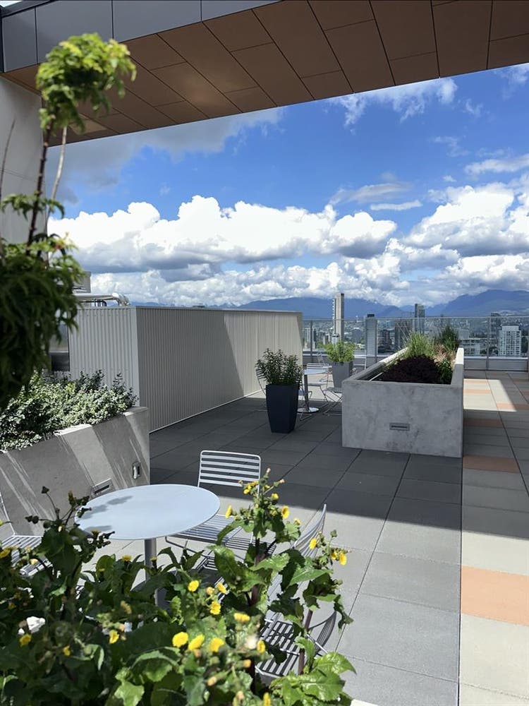 Hub One Luxury Home Surrey