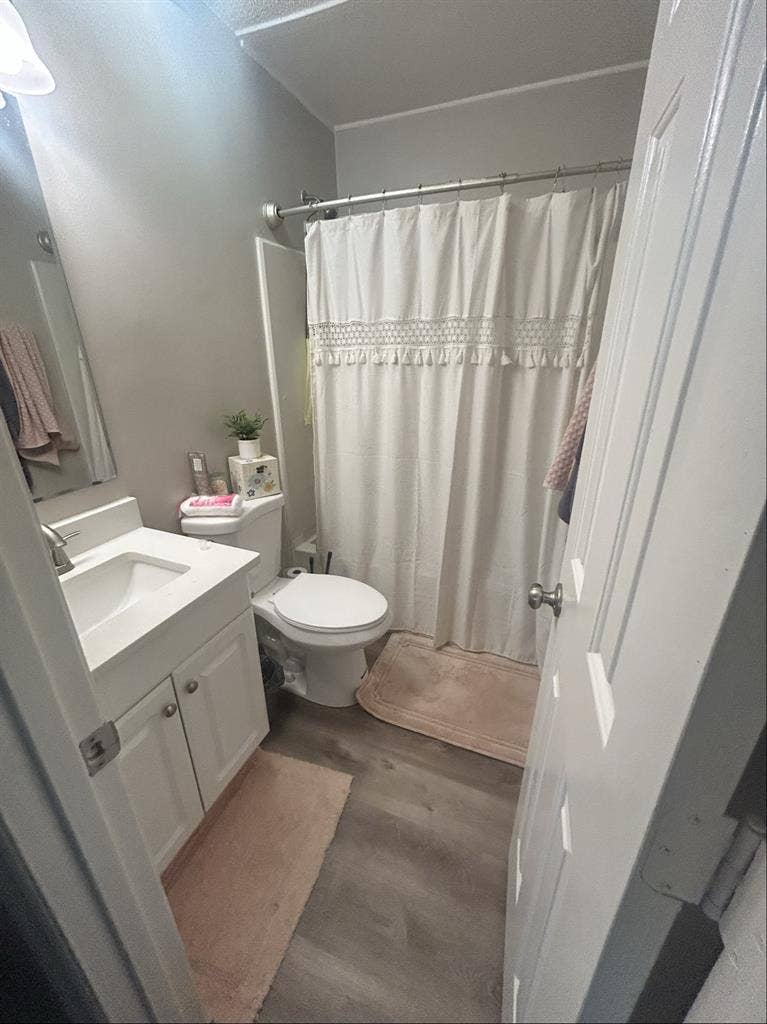 Looking for female roommates!