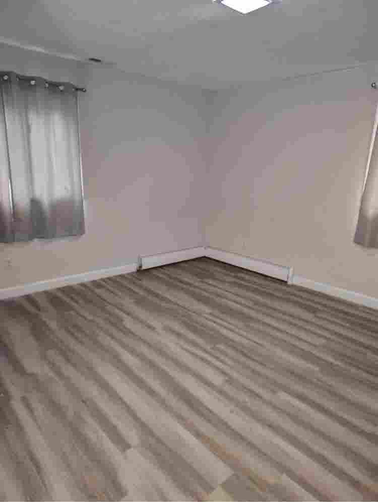 ROOM FOR RENT/BATHROOM AND 
BILLS