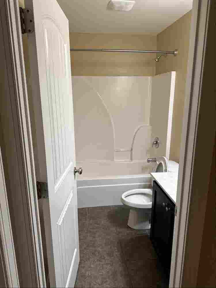 Room with private bathroom/ bills