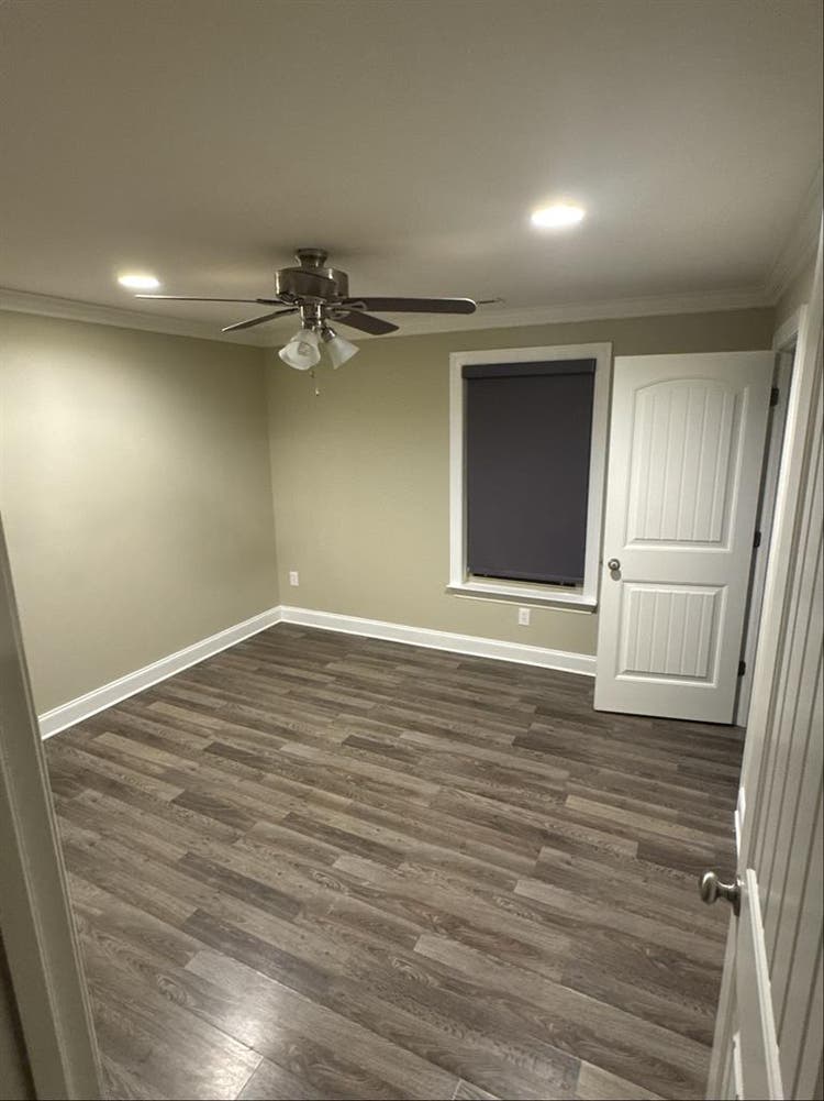 Room with private bathroom/ bills