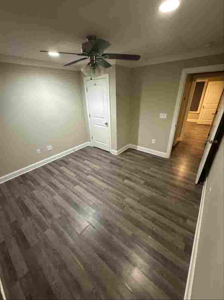 ROOM SHARED BATHROOM BILLS INCLUDED