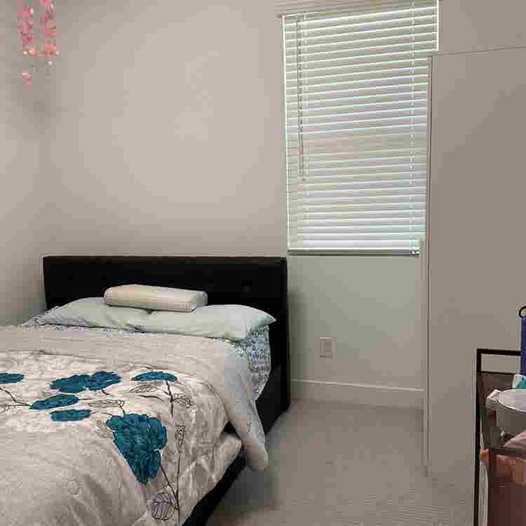 bedroom available for rent