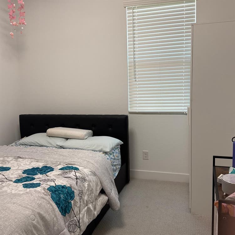bedroom available for rent
