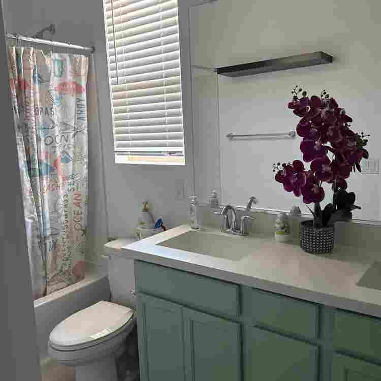 bedroom available for rent
