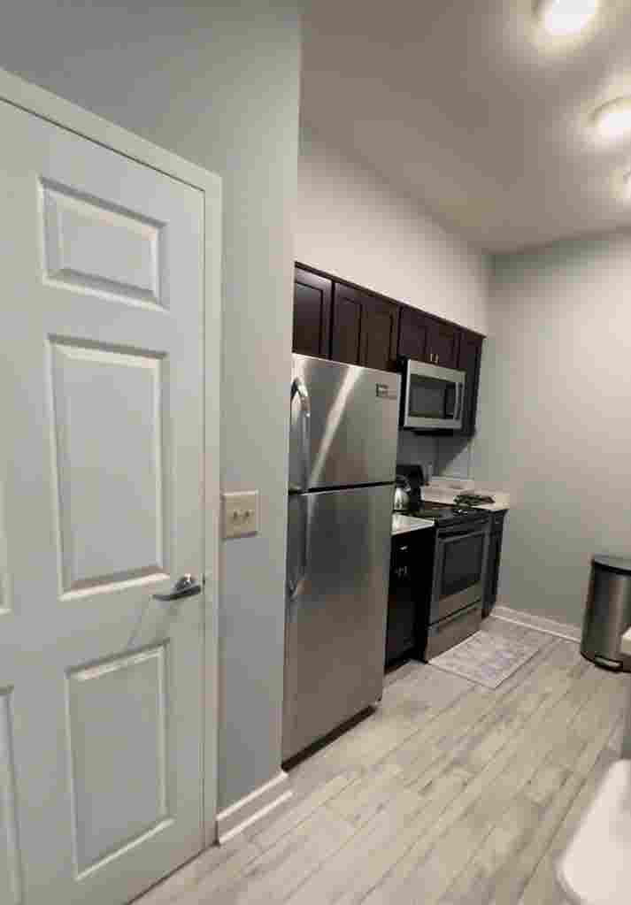 1 Bedroom Apt by New Brunswick NJT