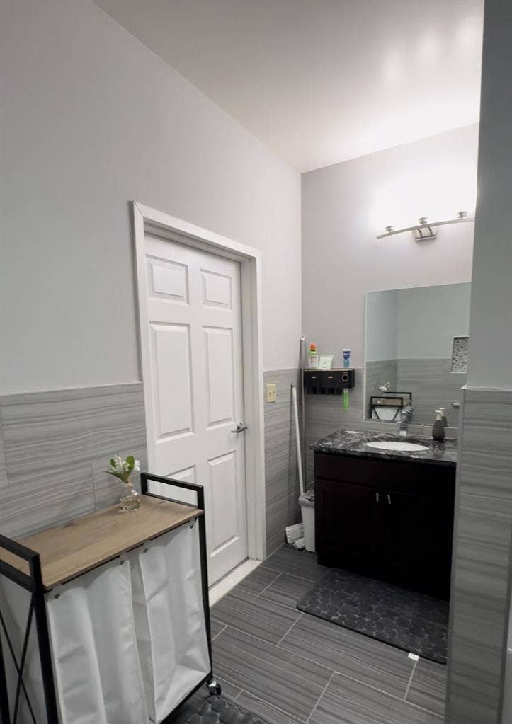 1 Bedroom Apt by New Brunswick NJT