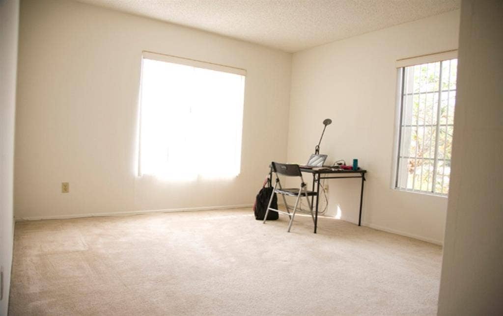 1 Br W/ PRIVATE BATH IN 2-Br APT