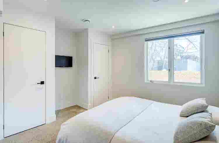 Private room for rent