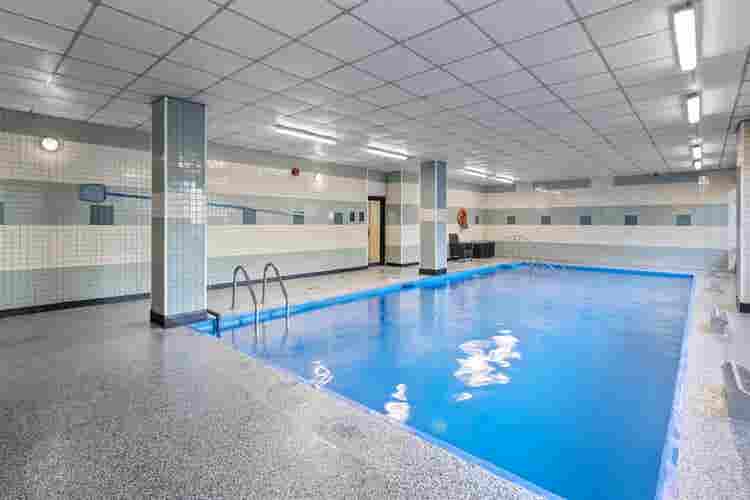 PRIVATE ROOM SHARED APT MALE ONLY