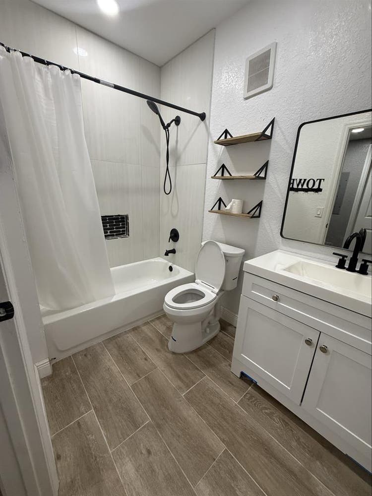 Furnished Bedroom& Private Bathroom