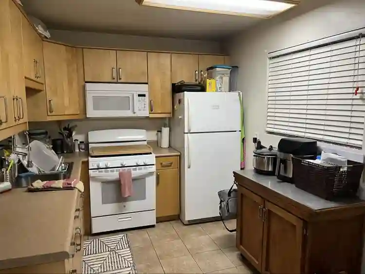 Female only, responsible, and clean