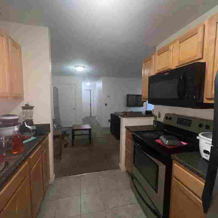 Student friendly room near CMU