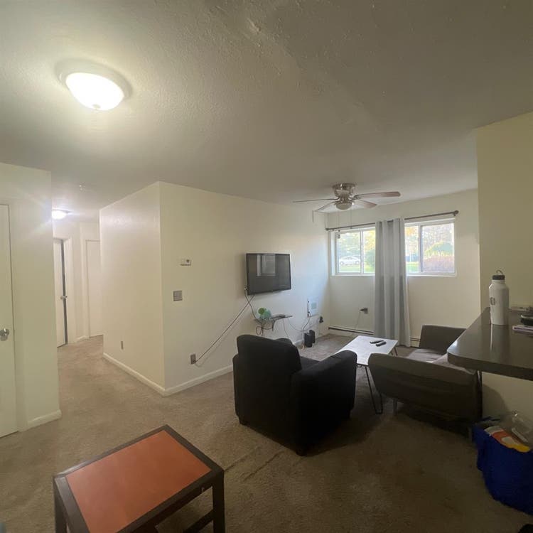 Student friendly room near CMU