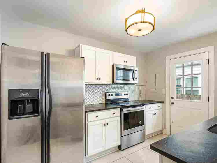 BA Condo – Quiet & Updated