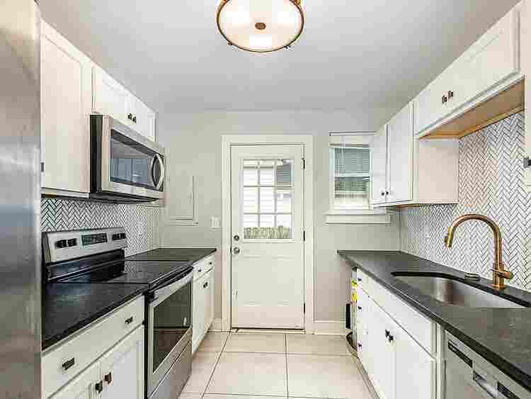 BA Condo – Quiet & Updated