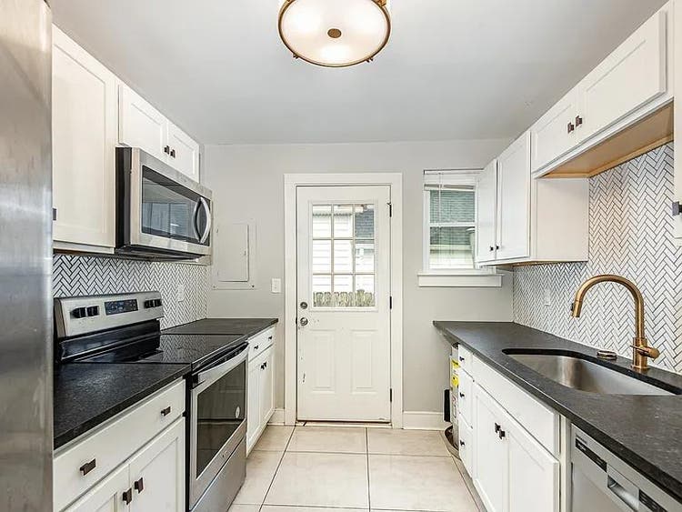 BA Condo – Quiet & Updated
