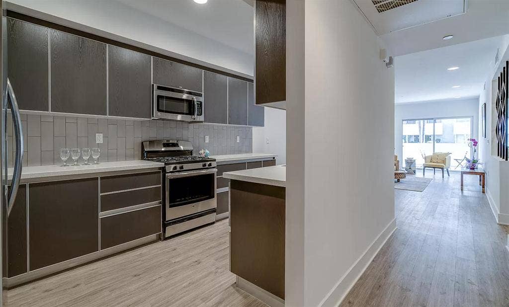 1 BR in Los Angeles