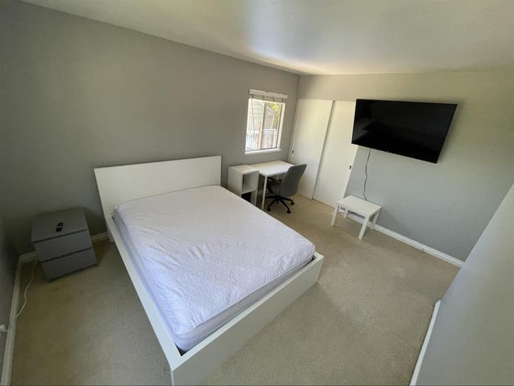OC LARGE PRIVATE BEDROOM FURNISHED!
