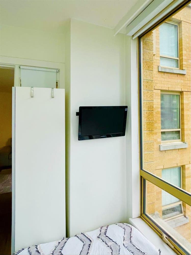 Downtown, Furnished Room