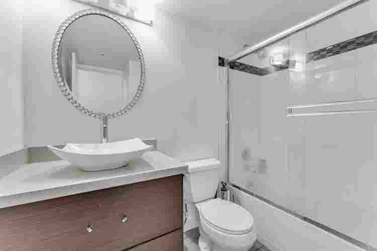 Downtown, Furnished Room