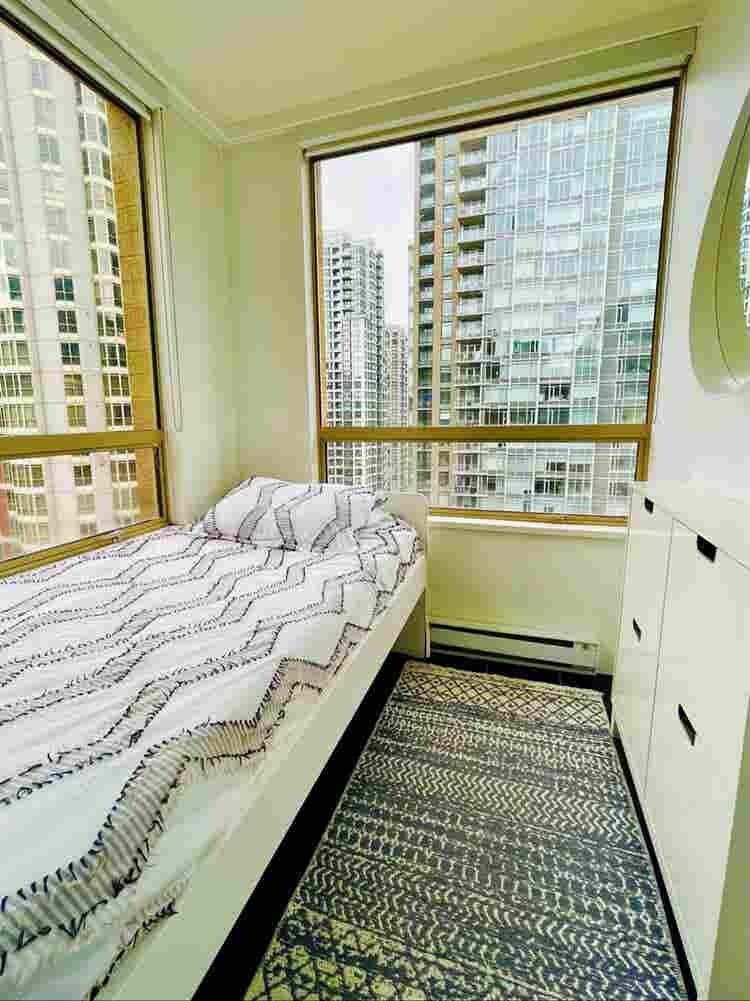 Downtown, Furnished Room