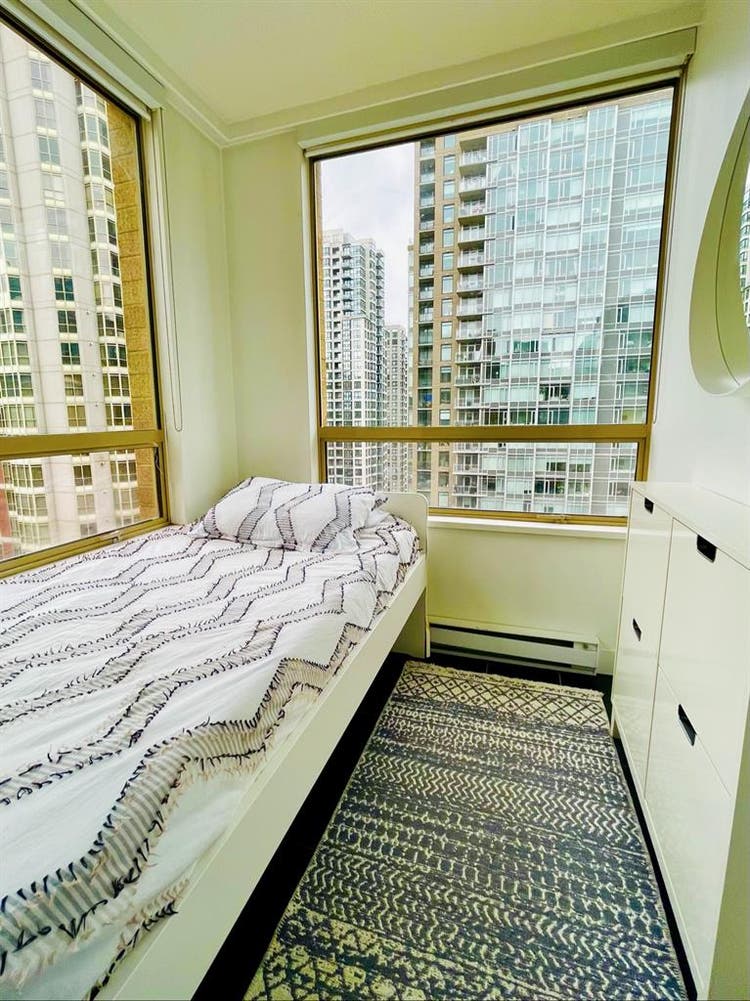 Downtown, Furnished Room
