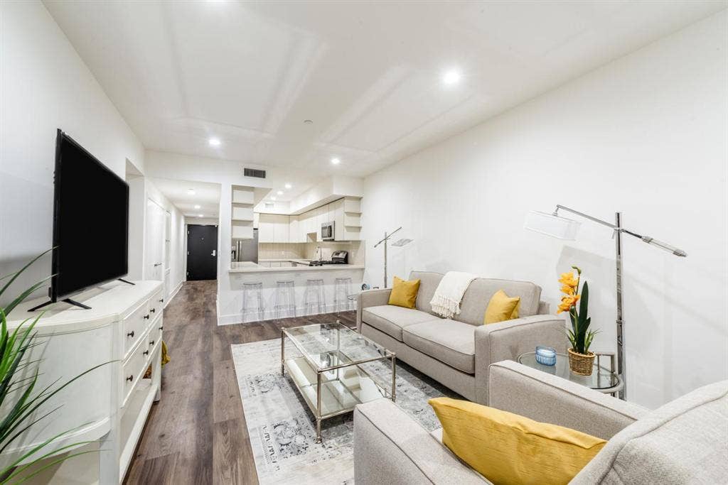 1 BR in Los Angeles