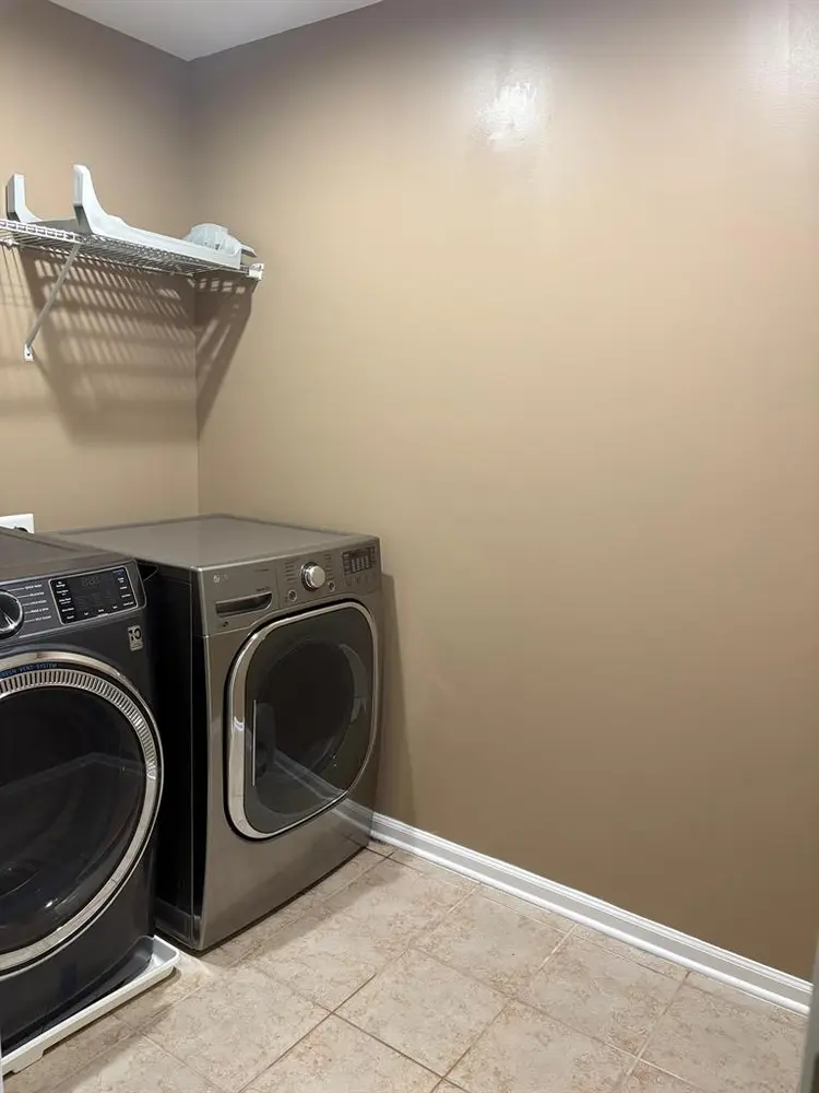 Top floor room for rent in DC