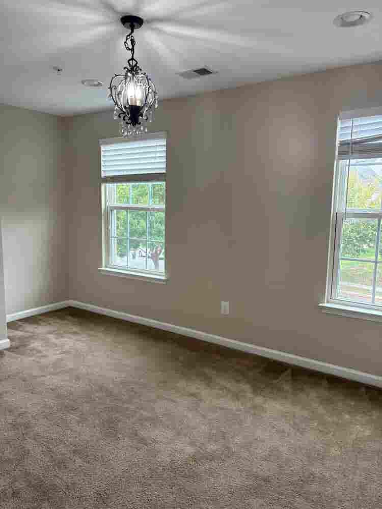 Top floor room for rent in DC