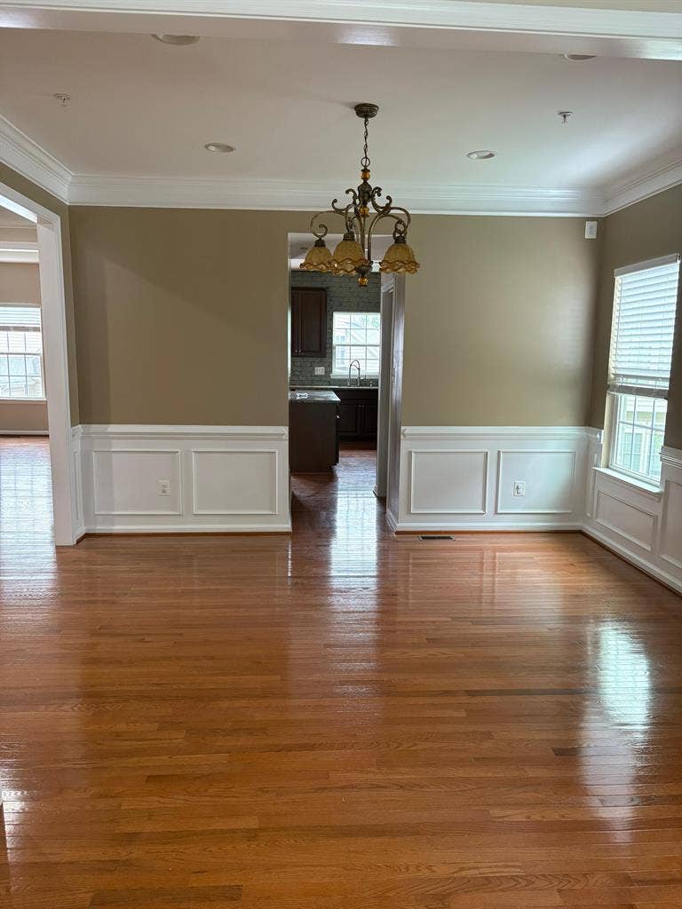 Top floor room for Rent in DC