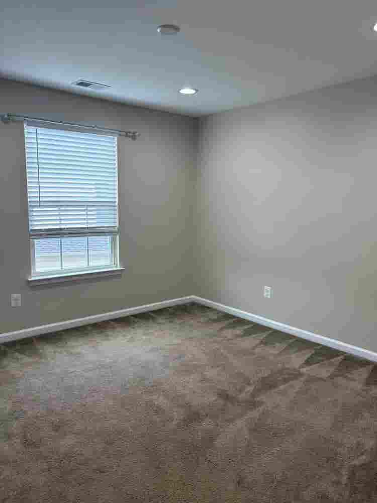 Top floor room for Rent in DC