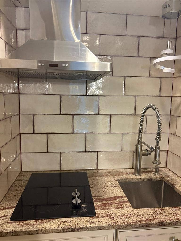 Top floor room for Rent in DC