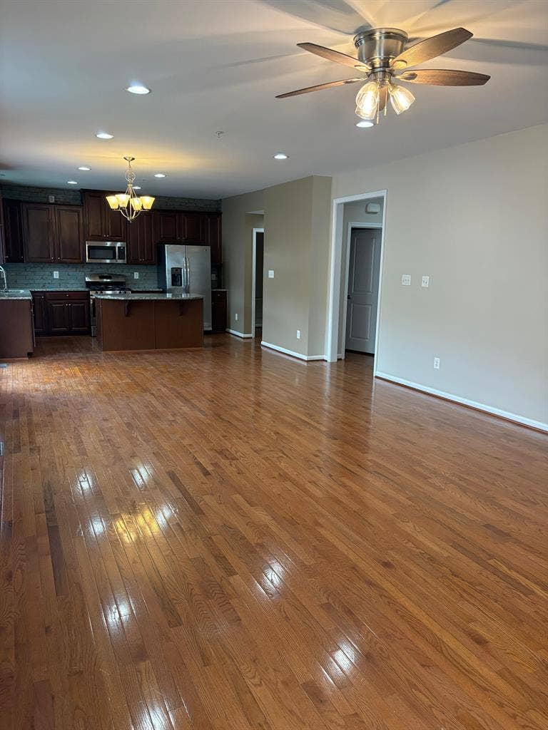 Top floor room for Rent in DC