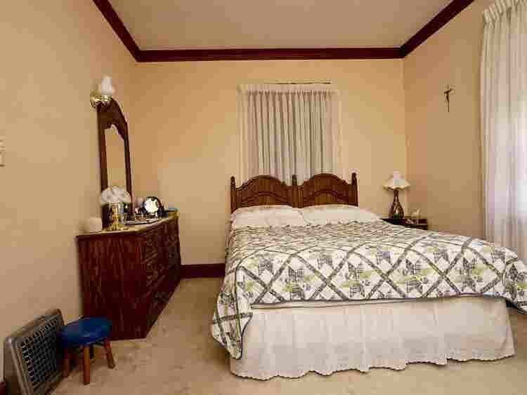 Privacy room for rent