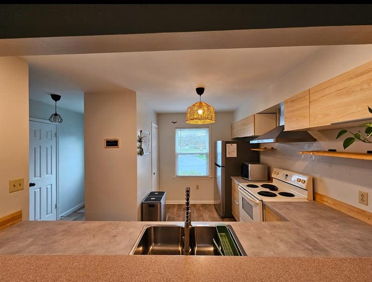 Unbelievable room available!