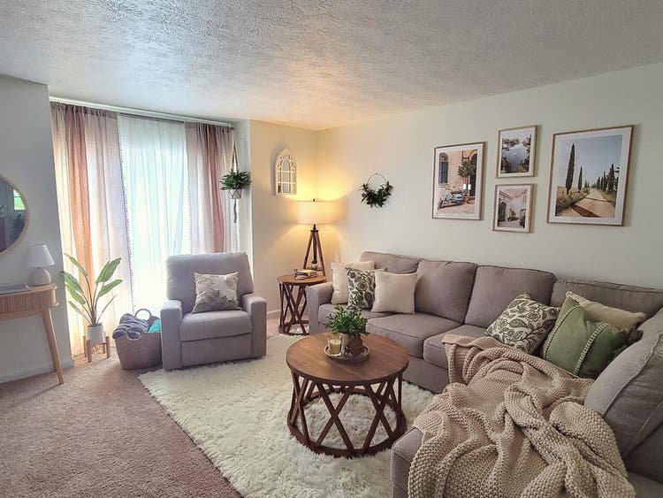 Room for rent! Female only