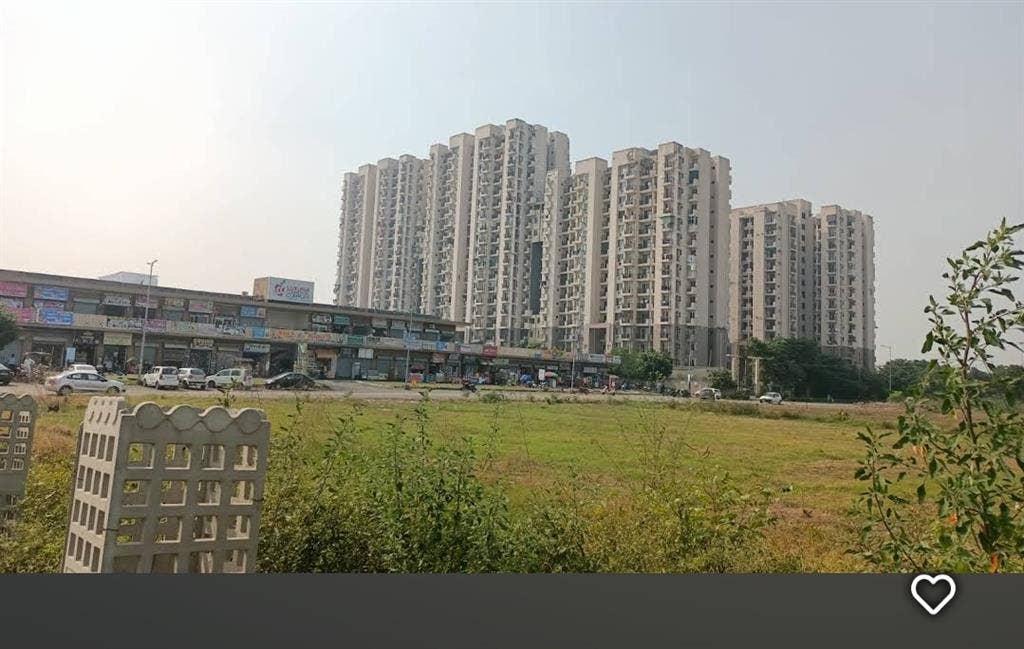 2 bhk flat fully furnished.