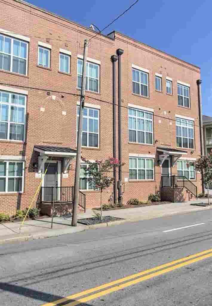 Room in O4W Townhouse (BA)
