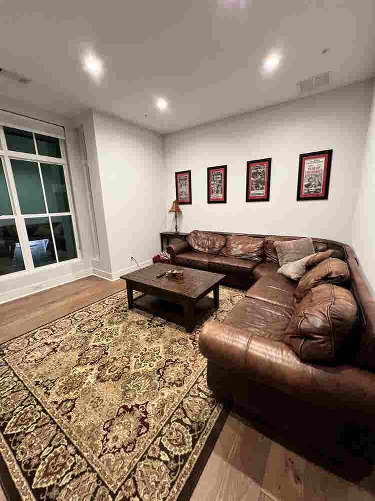 Room in O4W Townhouse (BA)