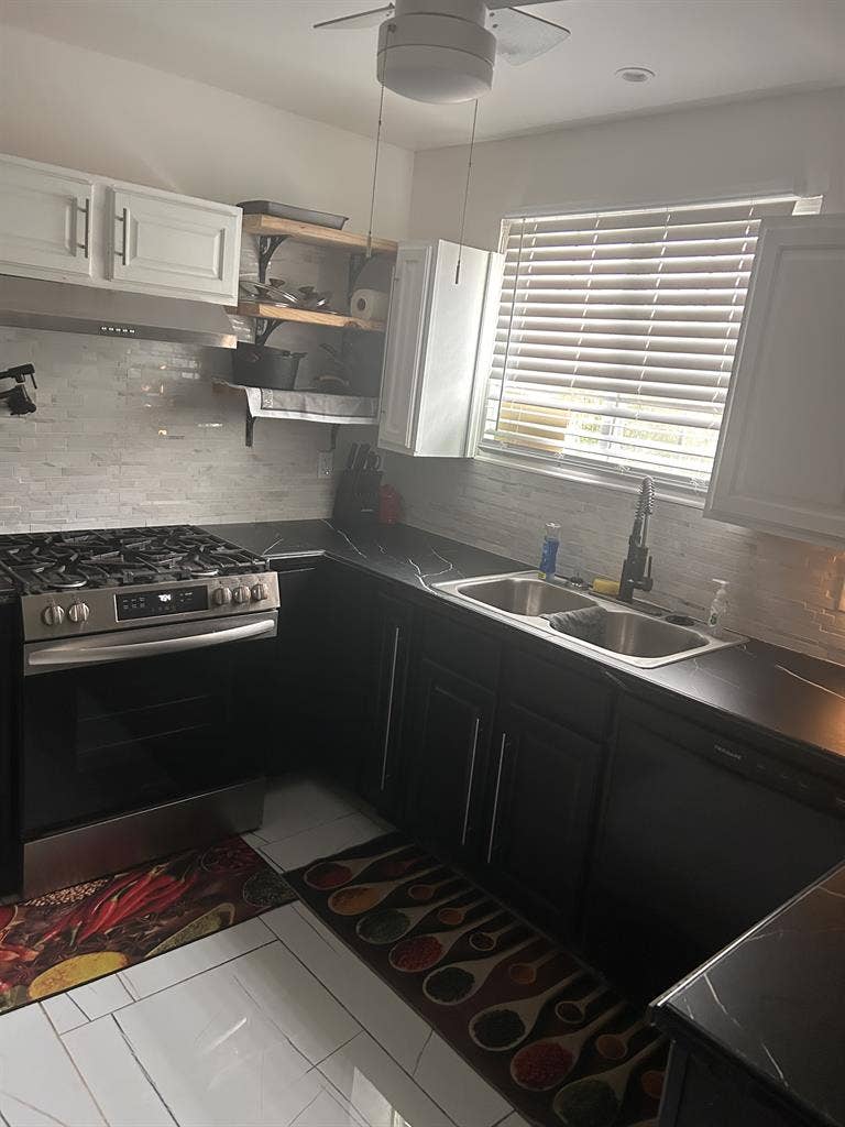 Close to Downtown & major freeways