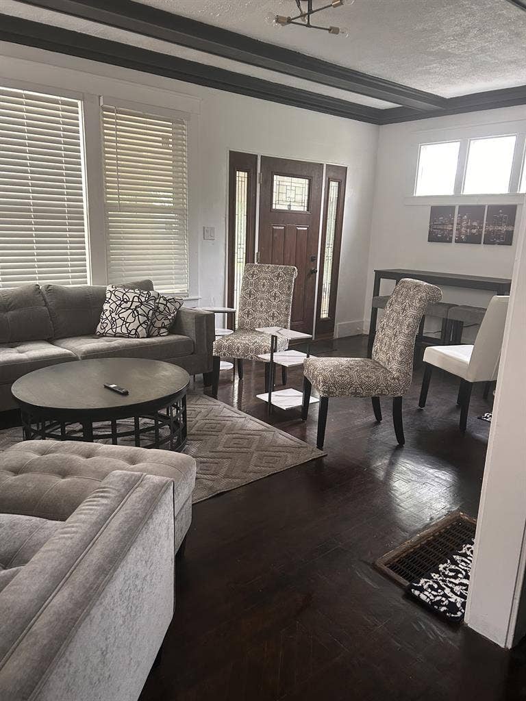Close to Downtown & major freeways