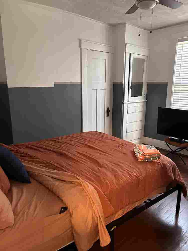 Close to Downtown & major freeways