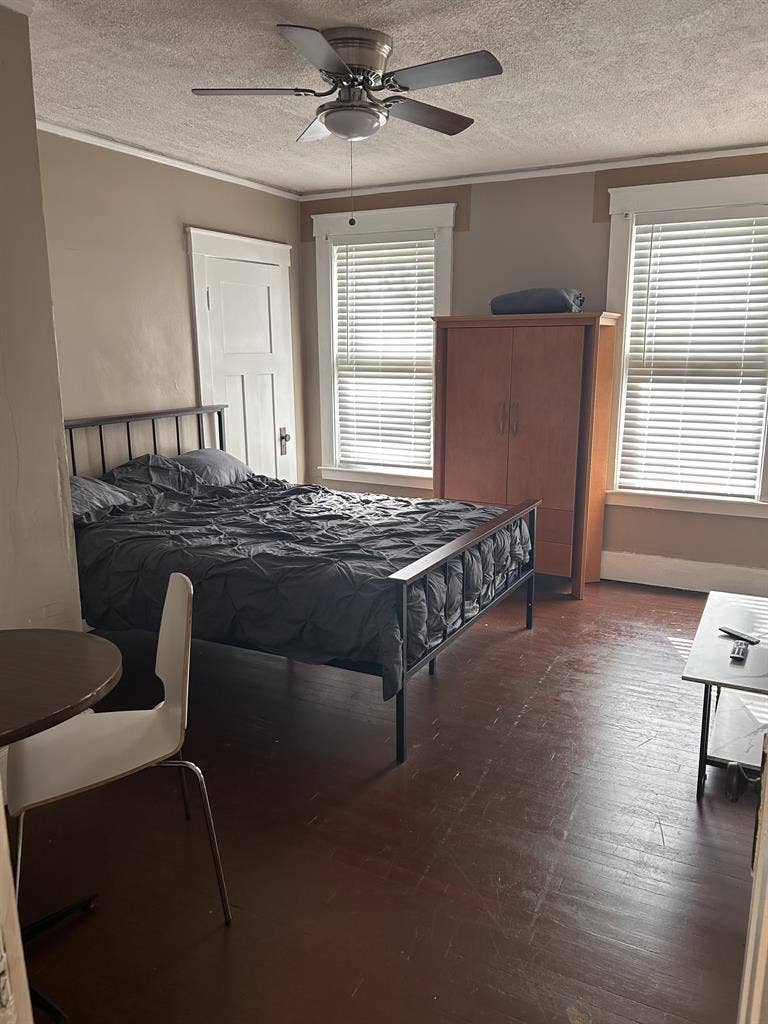 Close to Downtown & major freeways