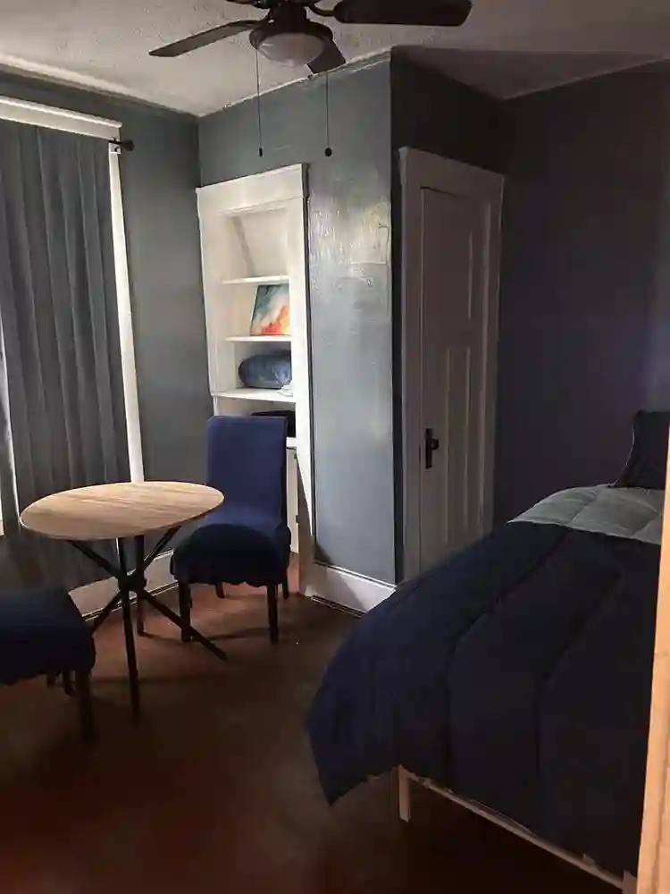 Close to Downtown & major freeways