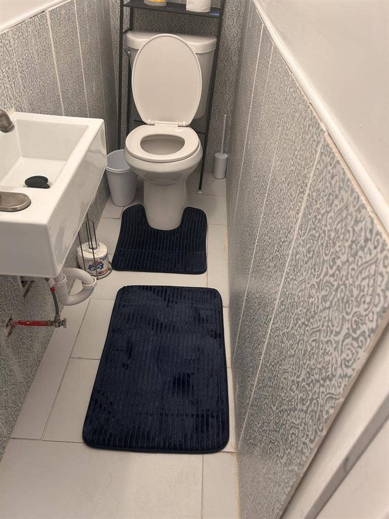 Close to Downtown & major freeways