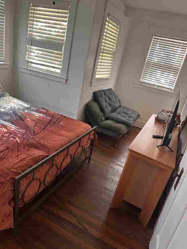 Close to Downtown & major freeways