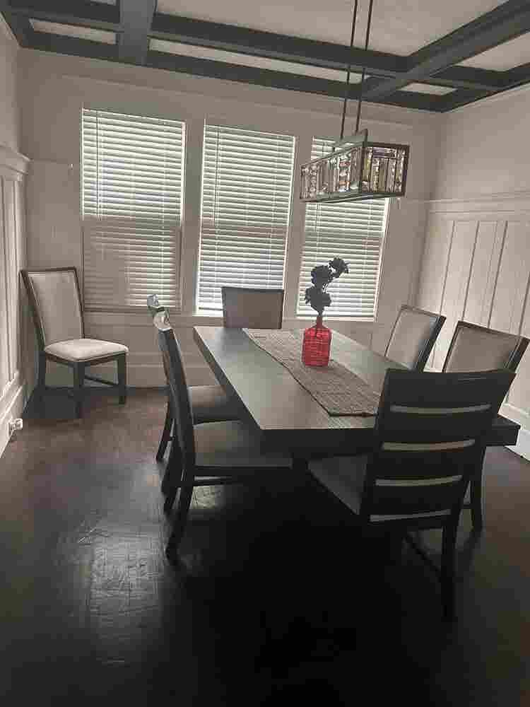 Close to Downtown & major freeways