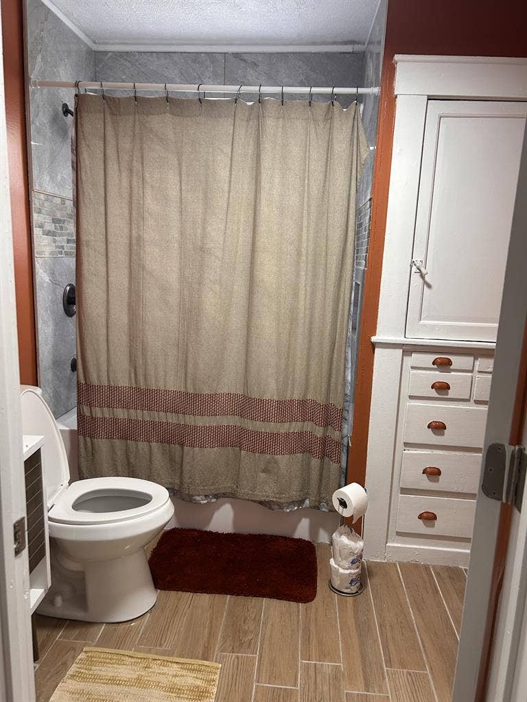 Close to Downtown & major freeways